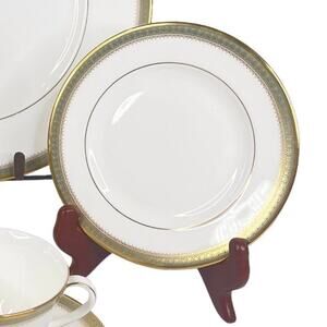 Royal Doulton Clarendon BREAD & BUTTER PLATE 6.5" English Bone China Side Plate
